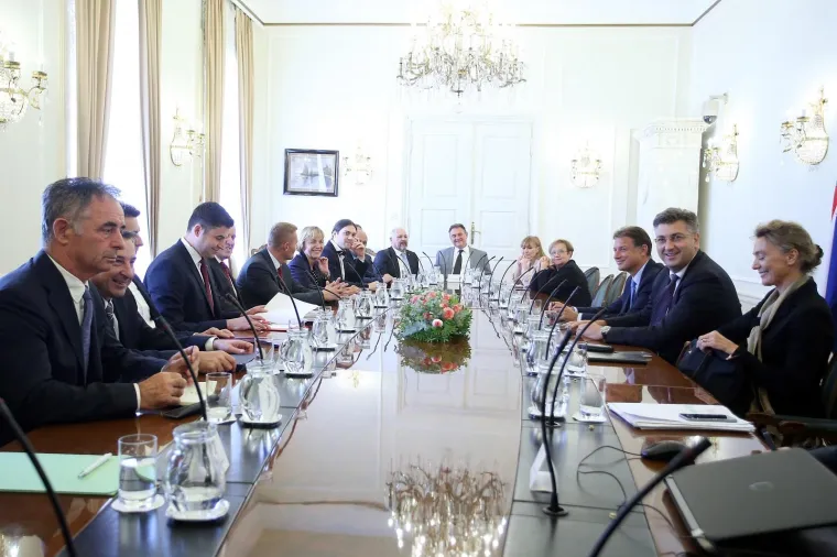 SUSRET PREMIJERA I OPORBENIH LIDERA: Evo kako su se pozdravili Plenković i njegov biv&scaron;i koalicijski partner