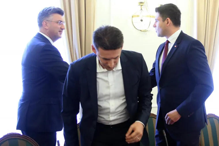 SUSRET PREMIJERA I OPORBENIH LIDERA: Evo kako su se pozdravili Plenković i njegov biv&scaron;i koalicijski partner