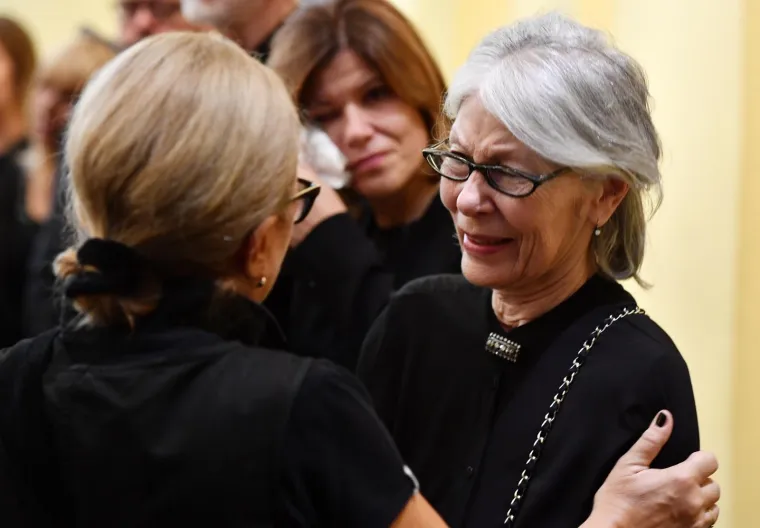 ZBOGOM, SMOKI: Kolege i prijatelji ispratili Ljubišu Samardžića na vječni počinak, glumčeva obitelj je neutješna