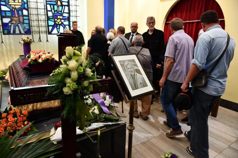 ZBOGOM, SMOKI: Kolege i prijatelji ispratili Ljubišu Samardžića na vječni počinak, glumčeva obitelj je neutješna