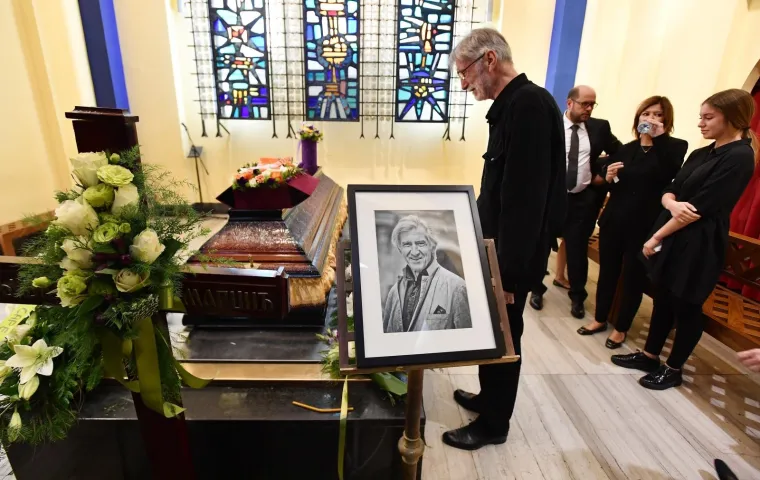 ZBOGOM, SMOKI: Kolege i prijatelji ispratili Ljubišu Samardžića na vječni počinak, glumčeva obitelj je neutješna