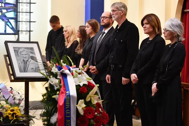 Danas je na  na Novom groblju u Beogradu bio posljednji ispraćaj Ljubiše Samardžića.