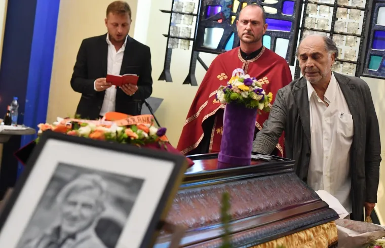 ZBOGOM, SMOKI: Kolege i prijatelji ispratili Ljubišu Samardžića na vječni počinak, glumčeva obitelj je neutješna