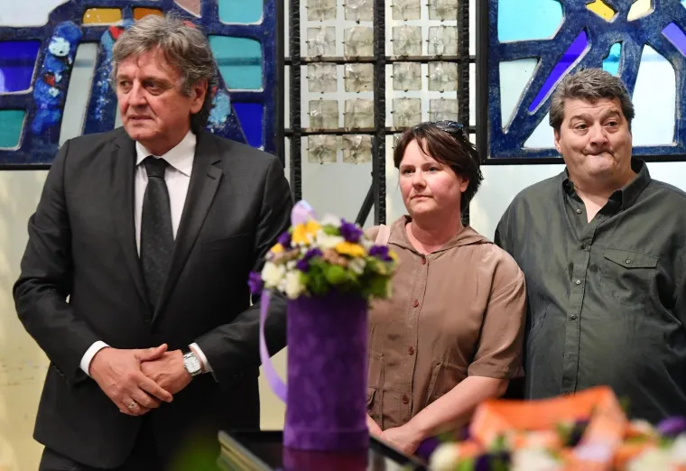 ZBOGOM, SMOKI: Kolege i prijatelji ispratili Ljubišu Samardžića na vječni počinak, glumčeva obitelj je neutješna