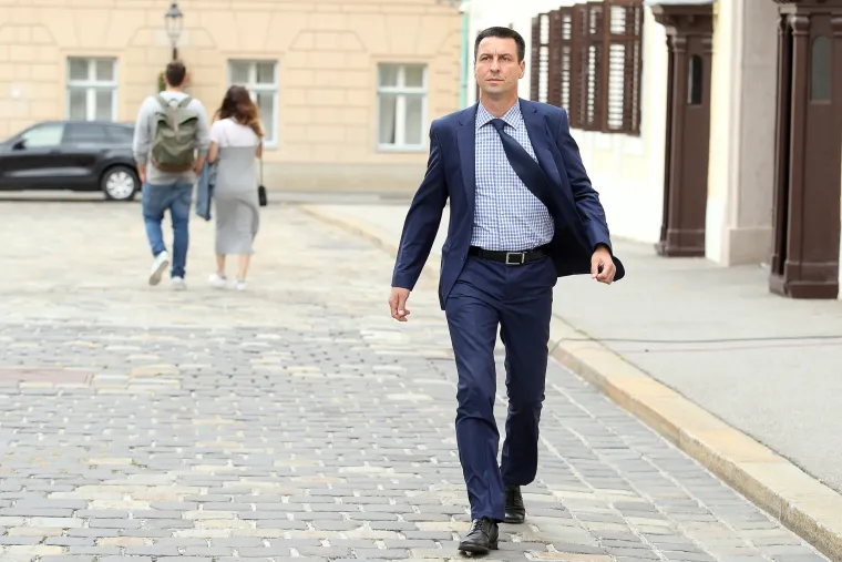 Predsjednici parlamentarnih stranaka dolaze kod premijera na konzultacije