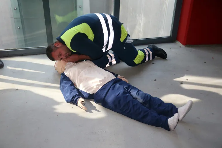 Predstavljanje projekta Defibrilatori. Na razini -1 javne garaže Kvatrić postavljen je vanjski uređaj za defibrilaciju