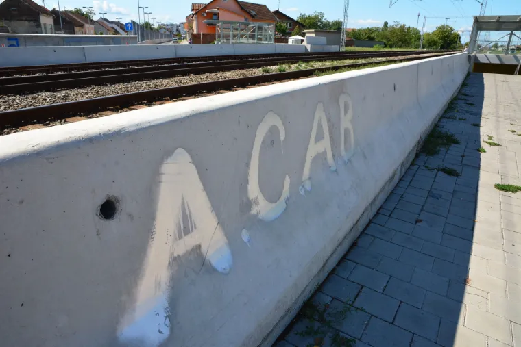 Slavonski Brod: uhićenje Zadranina s natpisom A.C.A.B. na majici inspiriralo grafitere