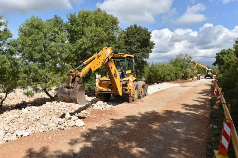Bri&scaron;evo: U tijeku je sanacija ceste koja je uni&scaron;etna u vodenoj bujici