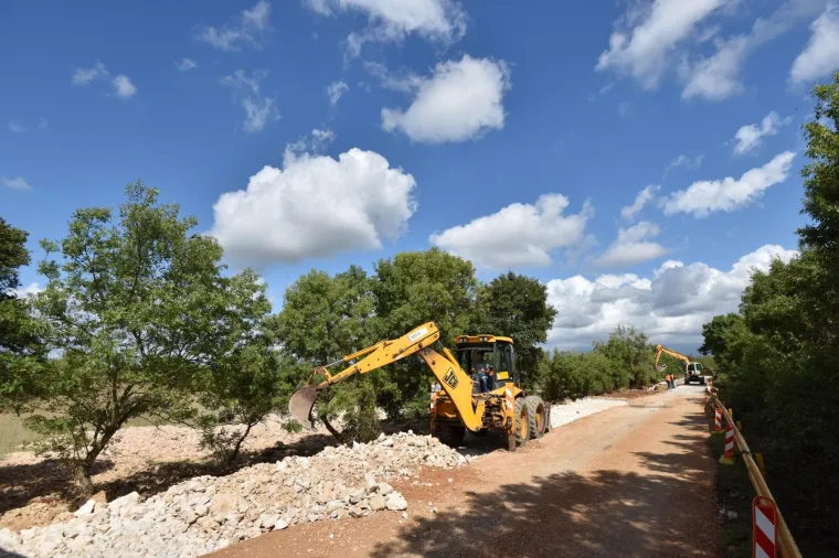 Bri&scaron;evo: U tijeku je sanacija ceste koja je uni&scaron;etna u vodenoj bujici