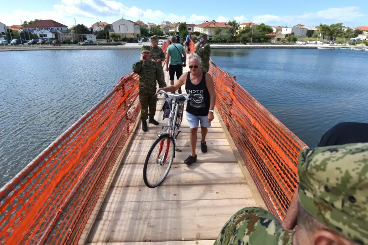 Nin: Vojnici postavili montažni pje&scaron;ački most na mjestu starog koji je uni&scaron;ten tijekom poplava