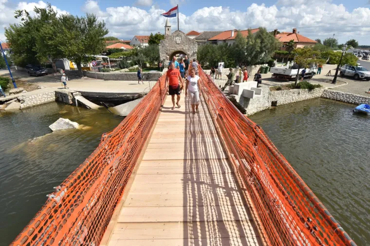 Nin: Vojnici postavili montažni pje&scaron;ački most na mjestu starog koji je uni&scaron;ten tijekom poplava