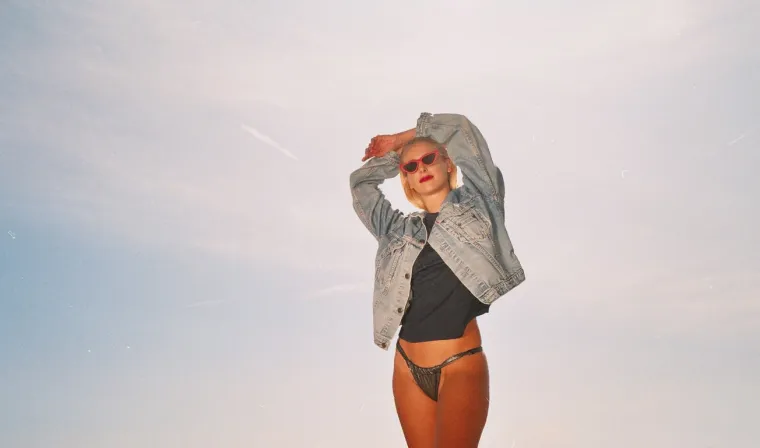 Zalizana kosa, crveni ruž i odjevni klasici: 'Endless summer' komadi koji pokazuju da 80-e nikad ne izlaze iz mode