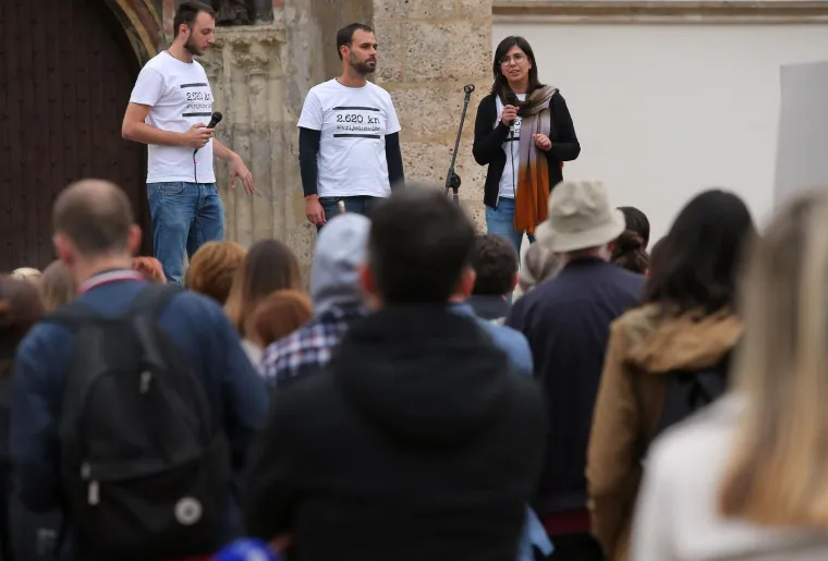 Inicijativa “Vrijedim više” održala je u petak prosvjed na Markovu trgu protiv mjere “stjecanja radnog iskustva bez zasnivanja radnog odnosa”  (SOR) tražeći i vraćanje pripravništva, dostojanstva i perspektive mladima pod nazivom “Od mjere do barijere – mladi vrijede više”.