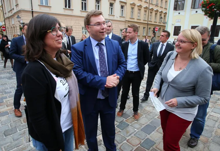 PROSVJED PROTIV SOR-A: Na Markovom trgu održan skup 'Od mjere do barijere – Mladi vrijede više'
