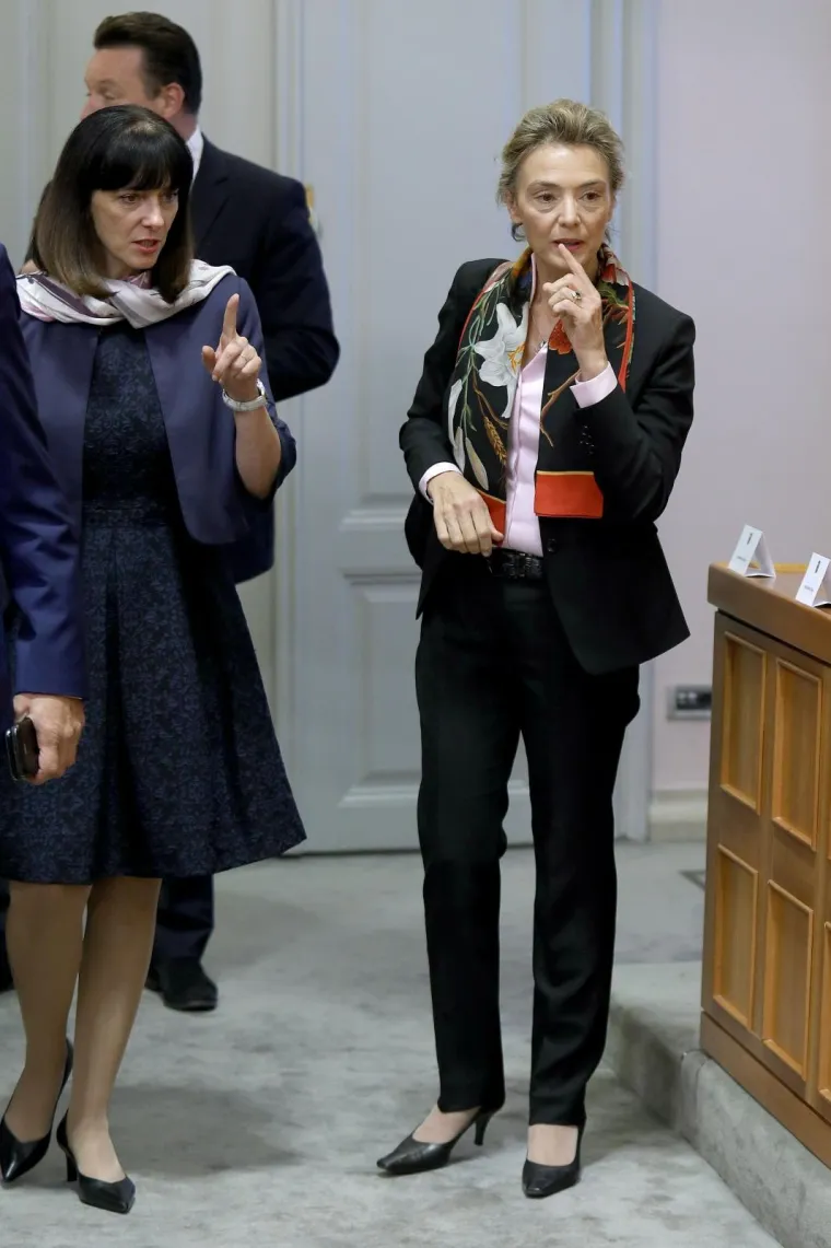 MINISTRICE I ZASTUPNICE KAO IZREZANE IZ MODNIH ČASOPISA: Neke su danas prošetale zanimljive kombinacije, što kažete?