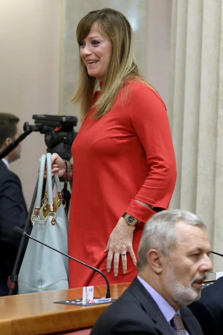 MINISTRICE I ZASTUPNICE KAO IZREZANE IZ MODNIH ČASOPISA: Neke su danas prošetale zanimljive kombinacije, što kažete?