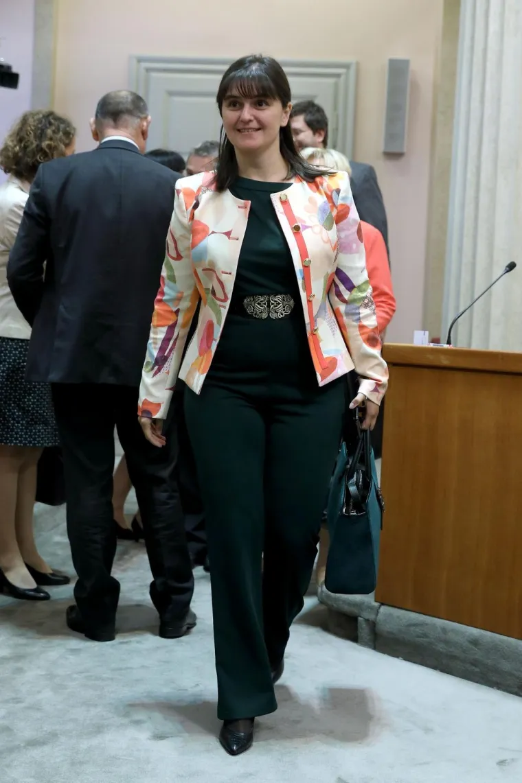 MINISTRICE I ZASTUPNICE KAO IZREZANE IZ MODNIH ČASOPISA: Neke su danas pro&scaron;etale zanimljive kombinacije, &scaron;to kažete?