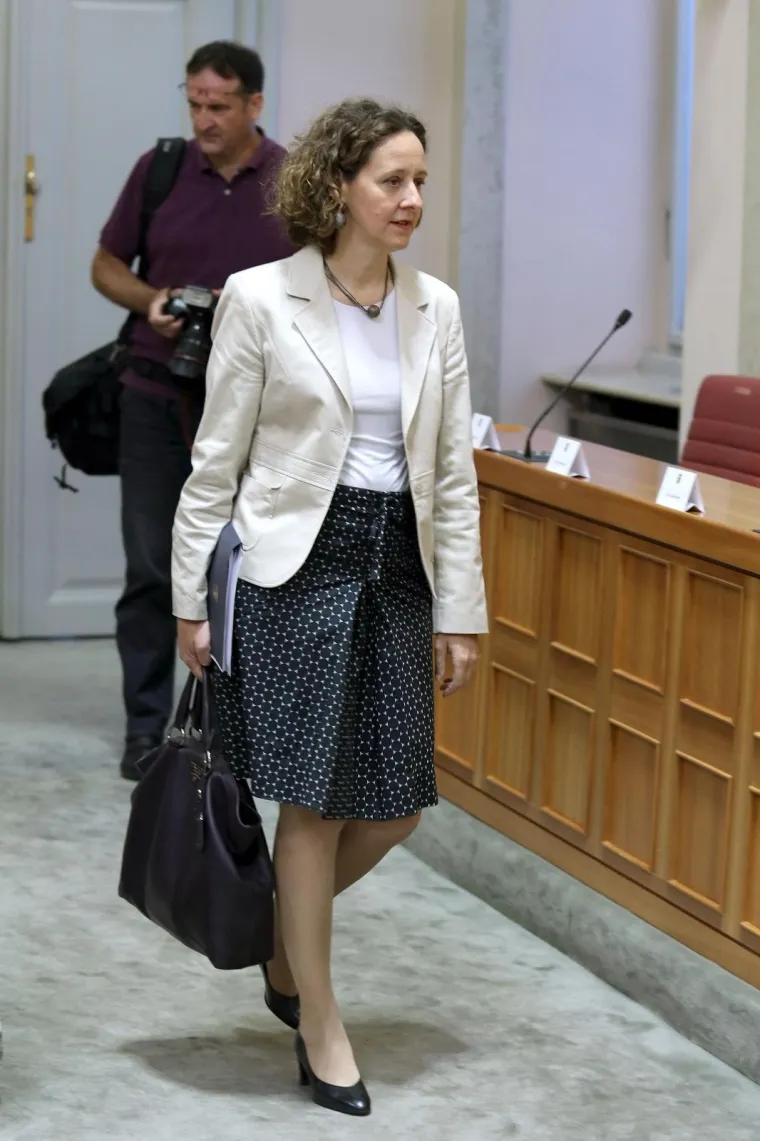 MINISTRICE I ZASTUPNICE KAO IZREZANE IZ MODNIH ČASOPISA: Neke su danas pro&scaron;etale zanimljive kombinacije, &scaron;to kažete?