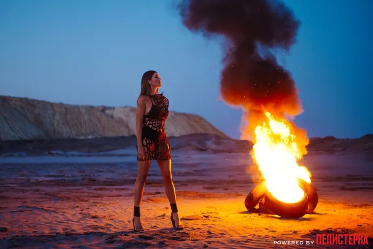 BUJNE GRUDI I DUGE NOGE ČEKAJU 'HAZARDERA': Severina preseksi fotkama najavila novi singl