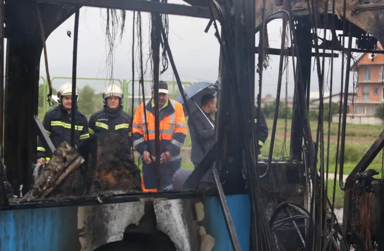 U POTPUNOSTI IZGORIO AUTOBUS ZET-a: Iz gorućeg busa putnici pojurili van
