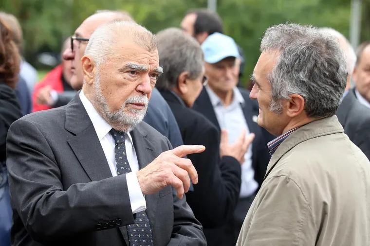 POSLJEDNJI ISPRAĆAJ SLAVKA GOLDSTEINA: Na Mirogoj došle brojne poznate ličnosti, ali baš nitko iz Vlade
