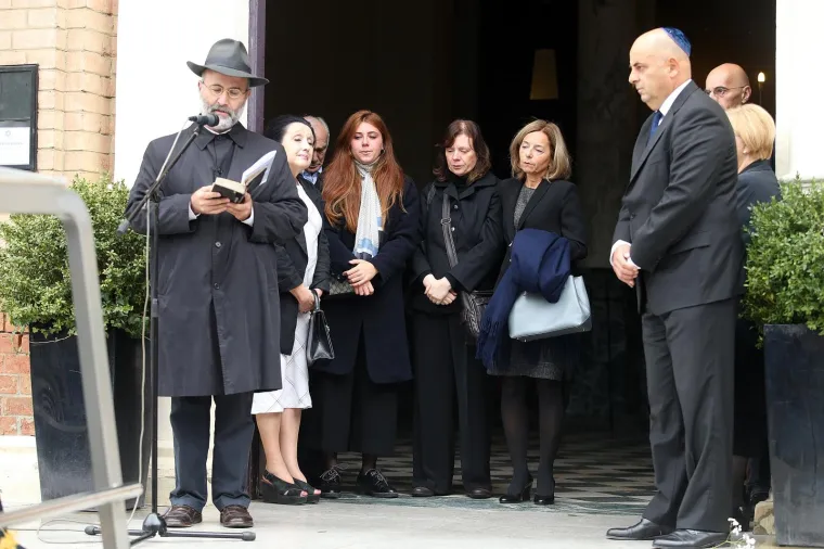 POSLJEDNJI ISPRAĆAJ SLAVKA GOLDSTEINA: Na Mirogoj do&scaron;le brojne poznate ličnosti, ali ba&scaron; nitko iz Vlade