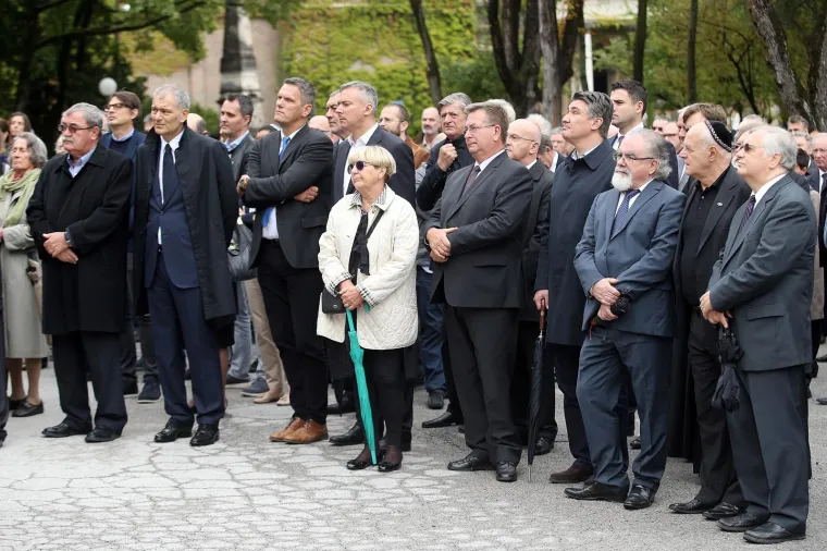 POSLJEDNJI ISPRAĆAJ SLAVKA GOLDSTEINA: Na Mirogoj do&scaron;le brojne poznate ličnosti, ali ba&scaron; nitko iz Vlade