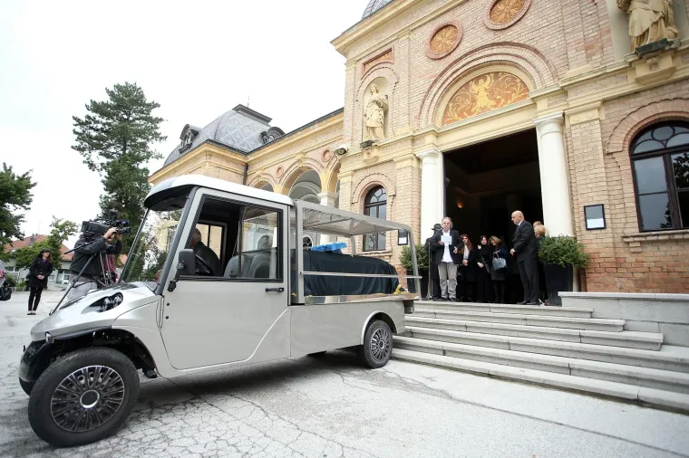 POSLJEDNJI ISPRAĆAJ SLAVKA GOLDSTEINA: Na Mirogoj do&scaron;le brojne poznate ličnosti, ali ba&scaron; nitko iz Vlade
