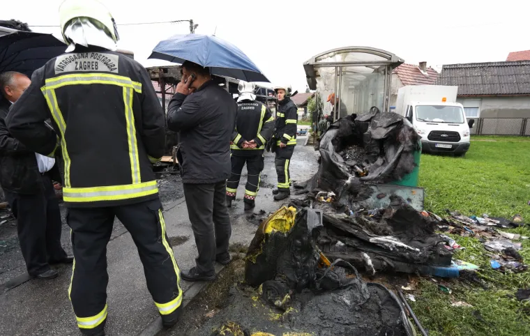 U Strugama izgorio ZET-ov autobus