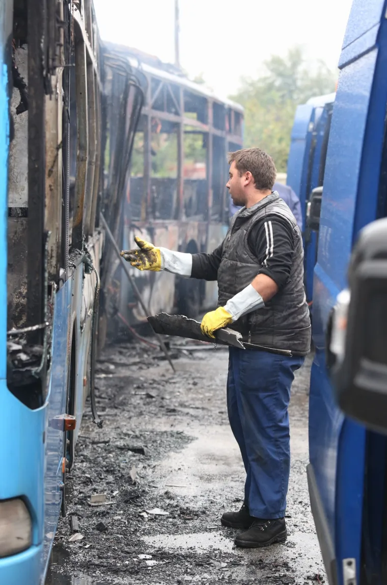 U Strugama izgorio ZET-ov autobus