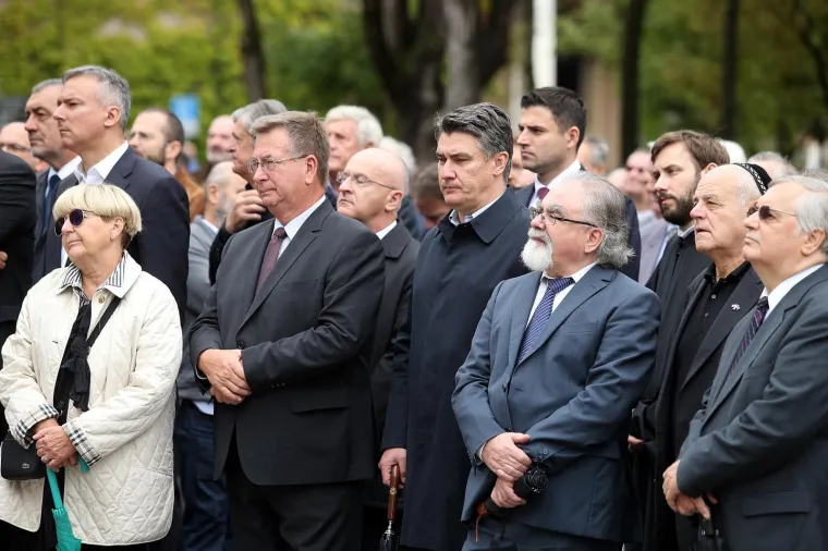 POSLJEDNJI ISPRAĆAJ SLAVKA GOLDSTEINA: Na Mirogoj do&scaron;le brojne poznate ličnosti, ali ba&scaron; nitko iz Vlade