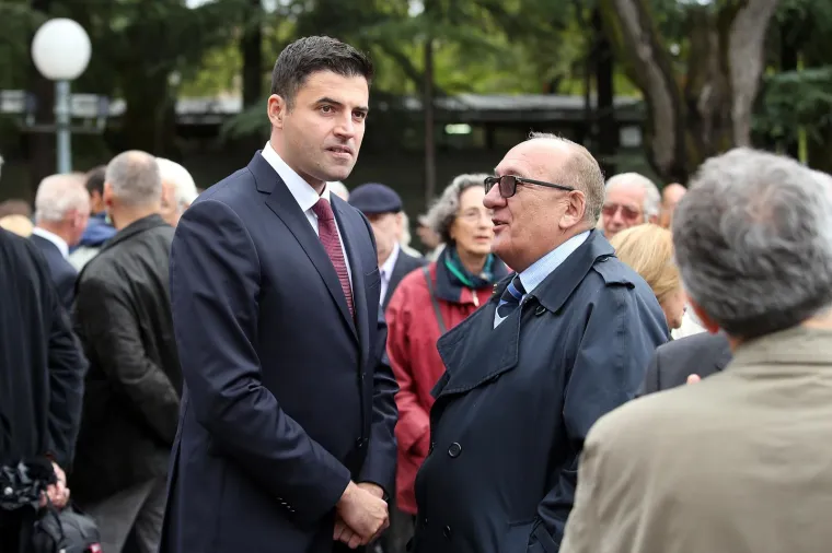 POSLJEDNJI ISPRAĆAJ SLAVKA GOLDSTEINA: Na Mirogoj do&scaron;le brojne poznate ličnosti, ali ba&scaron; nitko iz Vlade