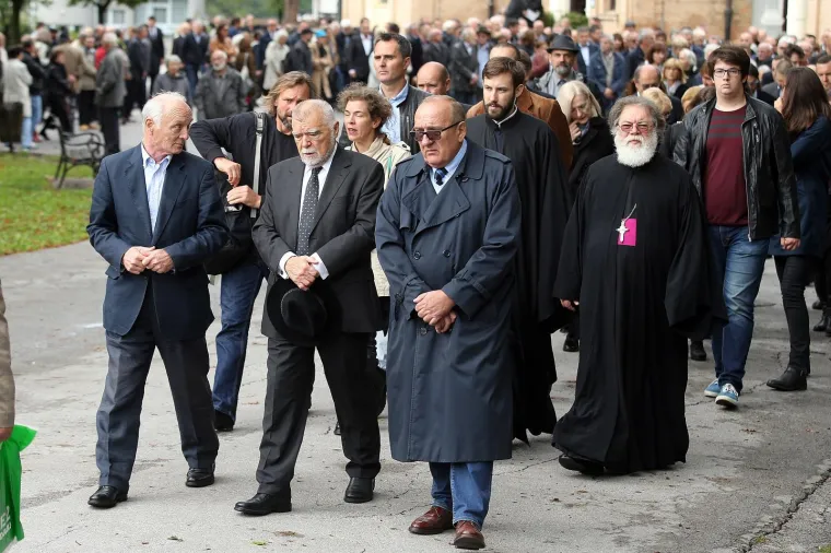 POSLJEDNJI ISPRAĆAJ SLAVKA GOLDSTEINA: Na Mirogoj do&scaron;le brojne poznate ličnosti, ali ba&scaron; nitko iz Vlade