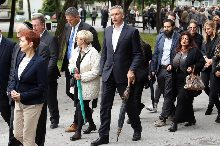 POSLJEDNJI ISPRAĆAJ SLAVKA GOLDSTEINA: Na Mirogoj do&scaron;le brojne poznate ličnosti, ali ba&scaron; nitko iz Vlade