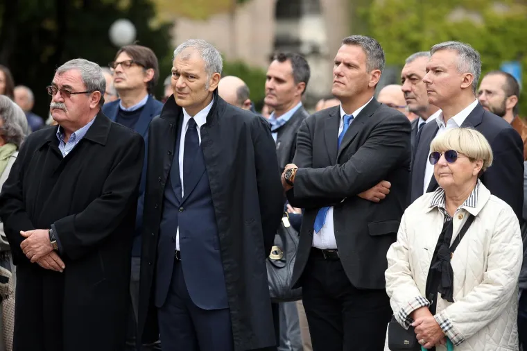 POSLJEDNJI ISPRAĆAJ SLAVKA GOLDSTEINA: Na Mirogoj do&scaron;le brojne poznate ličnosti, ali ba&scaron; nitko iz Vlade