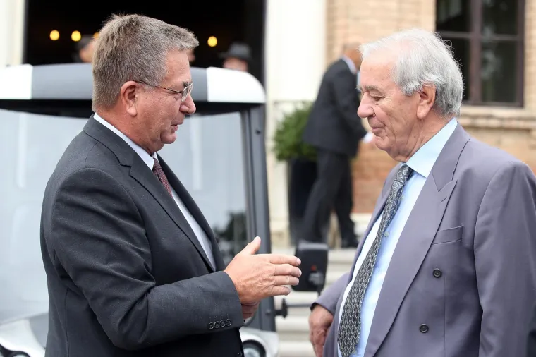 POSLJEDNJI ISPRAĆAJ SLAVKA GOLDSTEINA: Na Mirogoj do&scaron;le brojne poznate ličnosti, ali ba&scaron; nitko iz Vlade