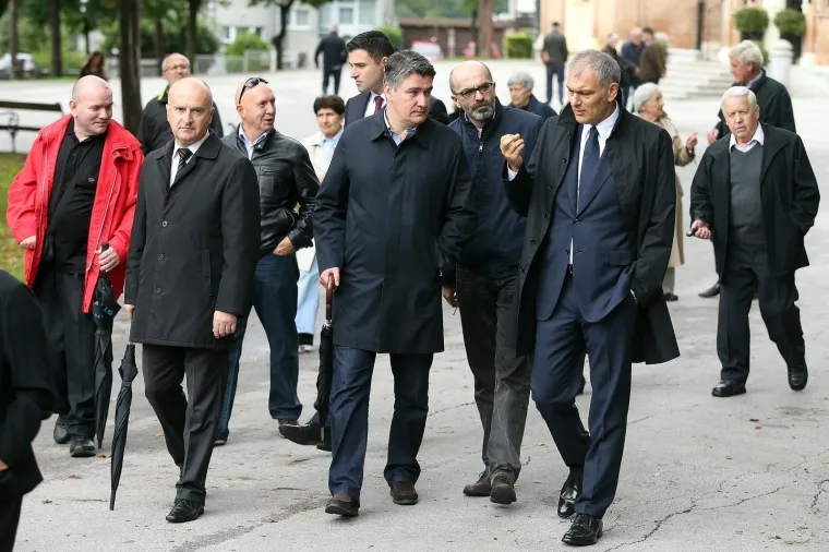 Istaknuti publicist, nakladnik i intelektualac Slavko Goldstein pokopan je u petak na zagrebačkom Mirogoju, gdje ga je, uz članove obitelji, ispratilo stotinjak građana, osoba iz javnog i političkog života, te predstavnika židovske vjerske zajednice "Bet Israel" u Hrvatskoj. Goldstein je preminuo u utorak u 90. godini života.