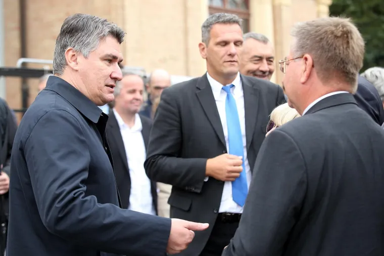 Istaknuti publicist, nakladnik i intelektualac Slavko Goldstein pokopan je u petak na zagrebačkom Mirogoju, gdje ga je, uz članove obitelji, ispratilo stotinjak građana, osoba iz javnog i političkog života, te predstavnika židovske vjerske zajednice "Bet Israel" u Hrvatskoj. Goldstein je preminuo u utorak u 90. godini života.