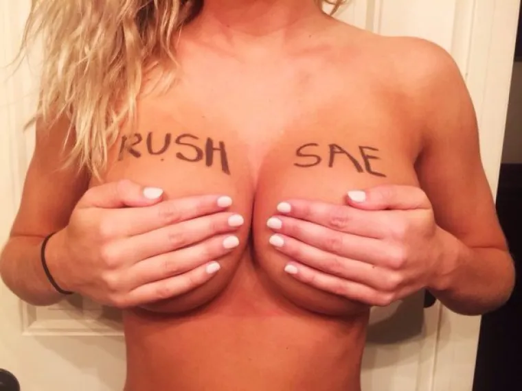 PA NEKA SADA KAŽU DA JE TO MRTAV JEZIK: Skidaju sve sa sebe ako znate grčki alfabet