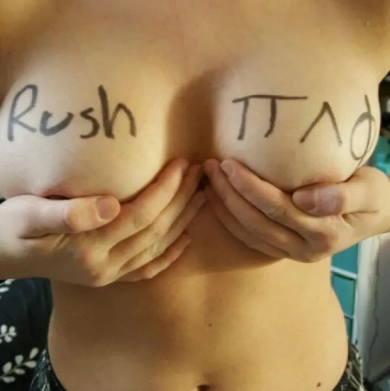 PA NEKA SADA KAŽU DA JE TO MRTAV JEZIK: Skidaju sve sa sebe ako znate grčki alfabet