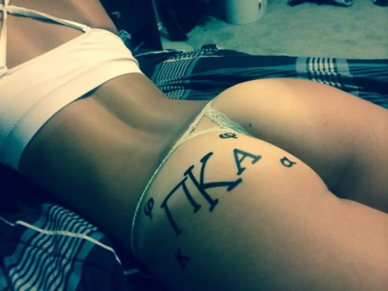 PA NEKA SADA KAŽU DA JE TO MRTAV JEZIK: Skidaju sve sa sebe ako znate grčki alfabet