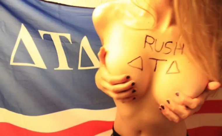 PA NEKA SADA KAŽU DA JE TO MRTAV JEZIK: Skidaju sve sa sebe ako znate grčki alfabet