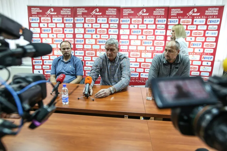 BIJELI DIM JE U ZRAKU: Stojko predstavio novog izbornika Hrvatske