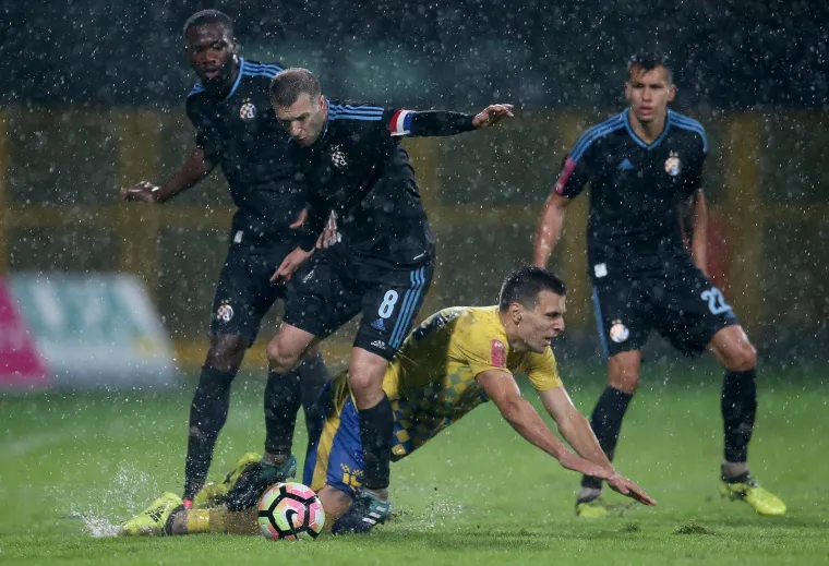 OVDJE SE NEKAD IGRAO NOGOMET: Dobro do&scaron;li na Interov bazen u Zapre&scaron;iću