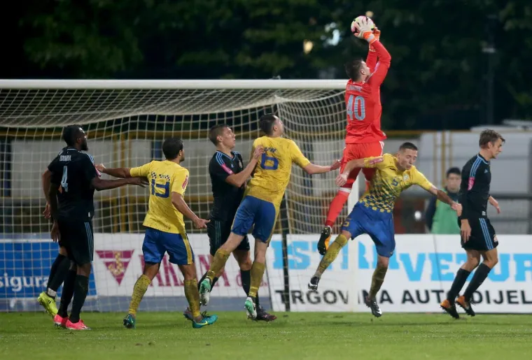 OVDJE SE NEKAD IGRAO NOGOMET: Dobro do&scaron;li na Interov bazen u Zapre&scaron;iću