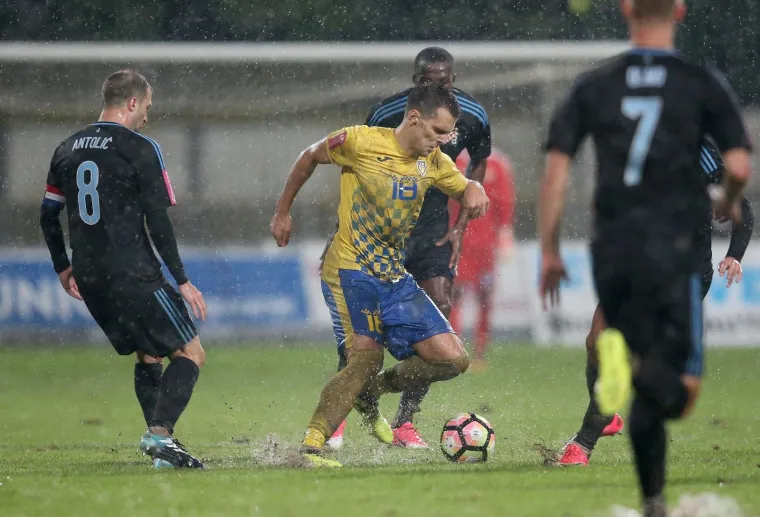 OVDJE SE NEKAD IGRAO NOGOMET: Dobro do&scaron;li na Interov bazen u Zapre&scaron;iću