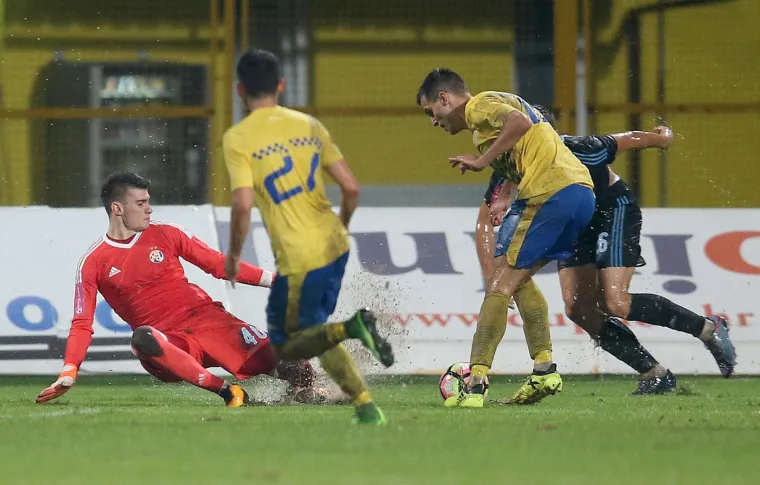 OVDJE SE NEKAD IGRAO NOGOMET: Dobro do&scaron;li na Interov bazen u Zapre&scaron;iću