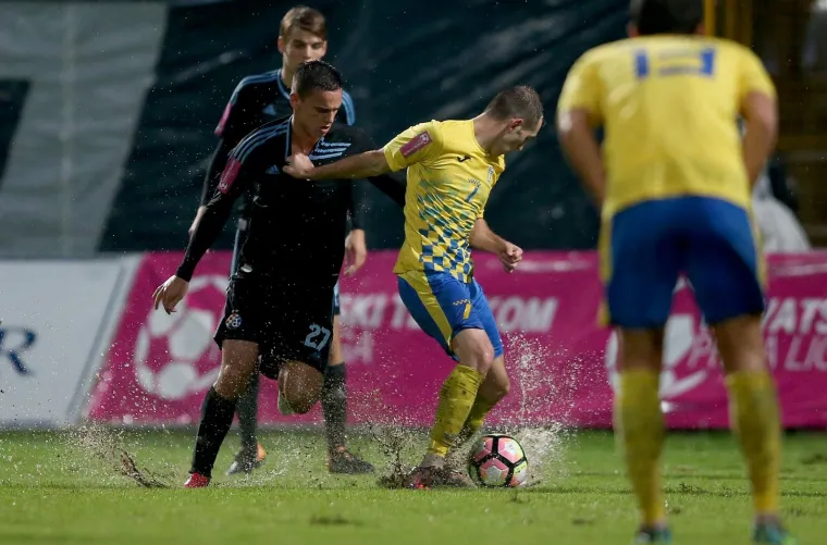 OVDJE SE NEKAD IGRAO NOGOMET: Dobro do&scaron;li na Interov bazen u Zapre&scaron;iću