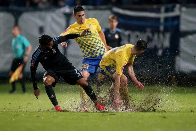 OVDJE SE NEKAD IGRAO NOGOMET: Dobro do&scaron;li na Interov bazen u Zapre&scaron;iću