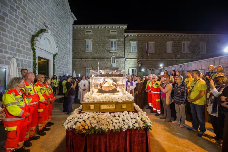 Sarkofag s neraspadnutim tijelom sv. Leopolda Bogdana Mandića stigao u Dubrovnik.